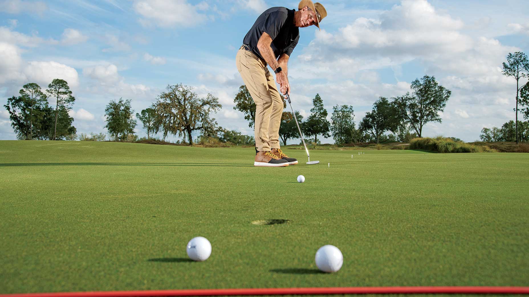 mike bender demonstrates a putting drill